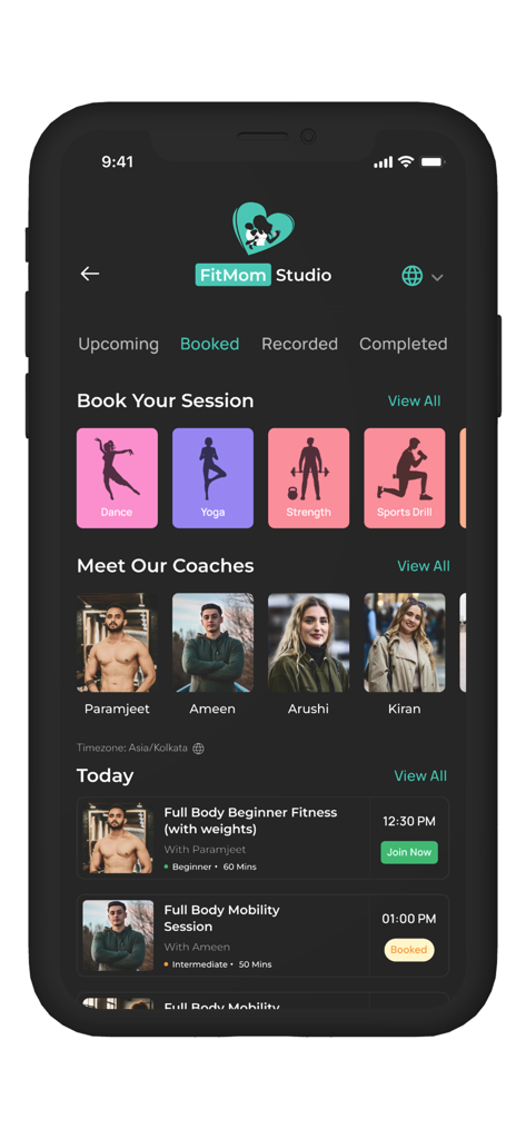 FitMom Club: Health & Wellness - Écran studio de l'application FitMom Club montrant des séances d'entraînement en direct et des coachs de fitness professionnels.