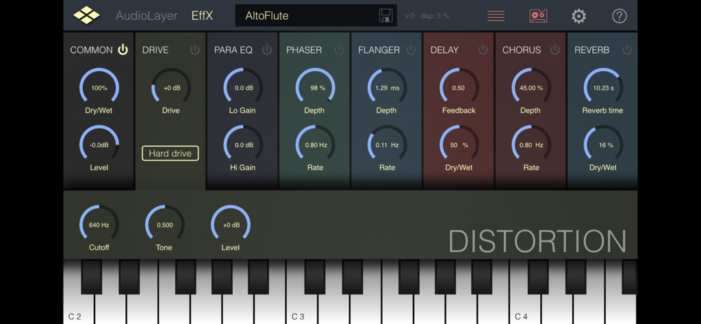 Interface do app AudioLayer mostrando controles de efeitos de áudio e um teclado de piano virtual