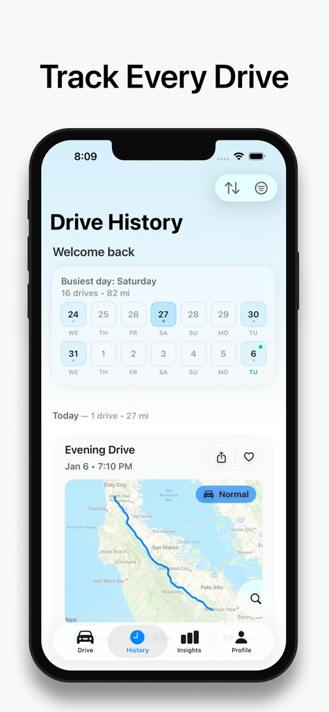 Open Road - Drive Tracker - Open Roadアプリのドライブ履歴画面。カレンダーとiPhone上のマッピングされたルートが表示されています。