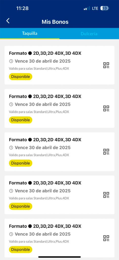 Cinemas Royal Films - 2D 및 4DX와 같은 다양한 형식과 만료 날짜를 보여주는 시네마스 로열 필름 앱의 사용 가능한 영화 티켓 바우처 목록.