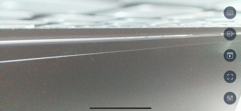 Mo-View App-Oberfläche zeigt eine Live-Videoübertragung von einer WiFi-Kamera mit Steuerelementen für Foto- und Videoaufnahmen