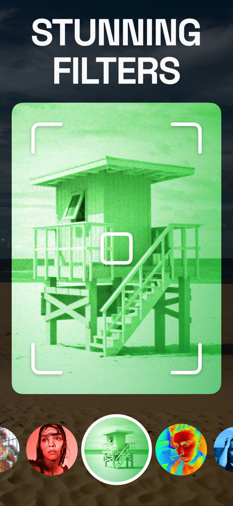 Thermal Camera - Night Vision. - Interfaz de la aplicación Cámara Térmica con un filtro de visión nocturna verde en una torre de salvavidas