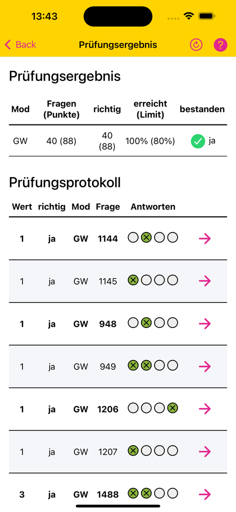 Webtraining - Uno schermo di un'app mobile che mostra un risultato di esame di teoria di guida superato con il 100 percento di punteggio e un registro dettagliato delle domande.