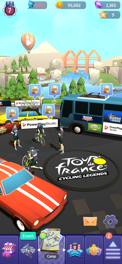 Tour de France Cycling Legends - 훈련 캠프에서 사이클리스트와 지원 차량이 있는 투르 드 프랑스 사이클링 레전드의 관리 허브