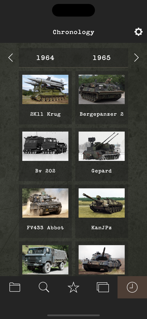 Cold War Military Vehicles - Vista cronológica de la aplicación Vehículos Militares de la Guerra Fría con imágenes históricas de unidades blindadas de 1964 y 1965.