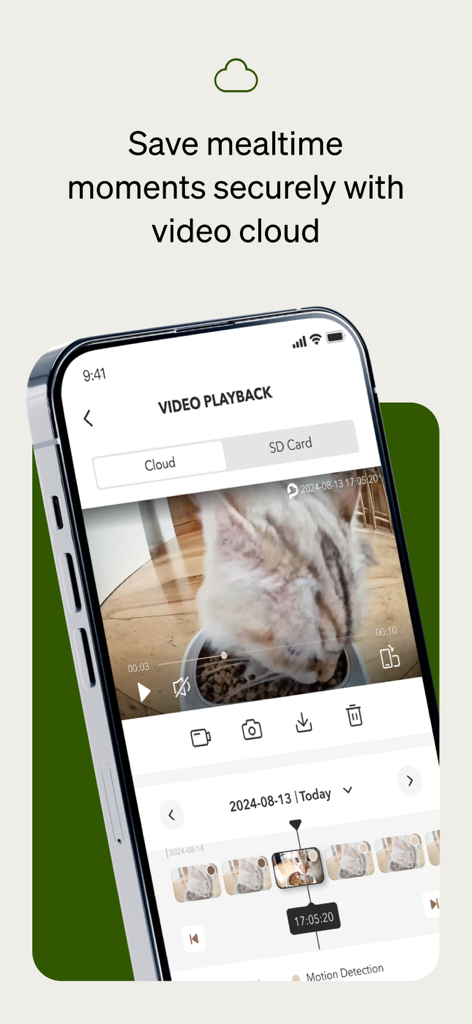 Petlibroアプリのビデオ再生画面。猫がスマートフィーダーから食事をしており、クラウドストレージオプションが表示されています。