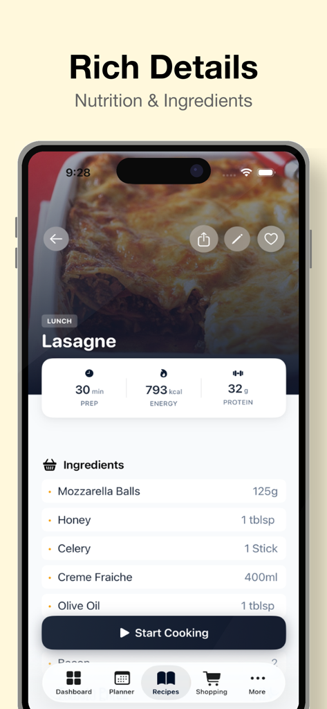 Captura de tela do aplicativo Planejador de Compras e Refeições mostrando detalhes da receita de lasanha, incluindo tempo de preparo, calorias, proteínas e uma lista de ingredientes.