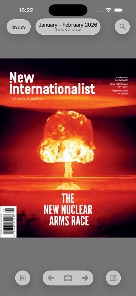 New Internationalist & Archive - Zeitschriften-Cover von New Internationalist mit dem Titel The New Nuclear Arms Race und einem Bild einer Atomexplosion.