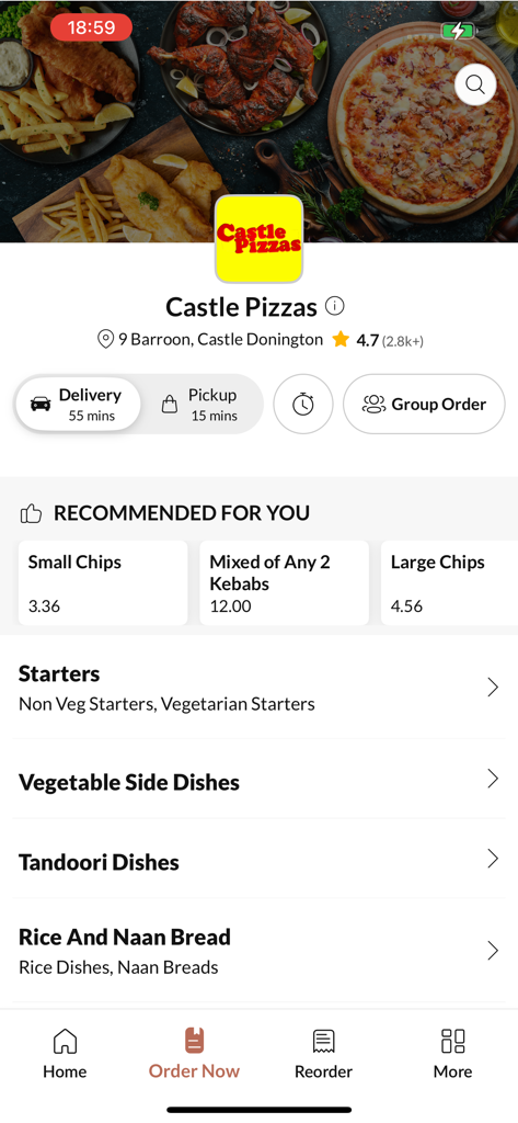 Interfaz de la aplicación móvil Castle Pizzas que muestra categorías de menú y opciones de entrega