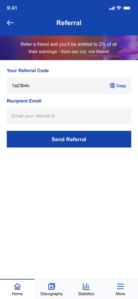 RouteNote - Pantalla de referencia de la aplicación RouteNote que muestra un código de referencia único y un campo para invitar por correo electrónico para que los artistas obtengan un porcentaje de las ganancias de sus amigos