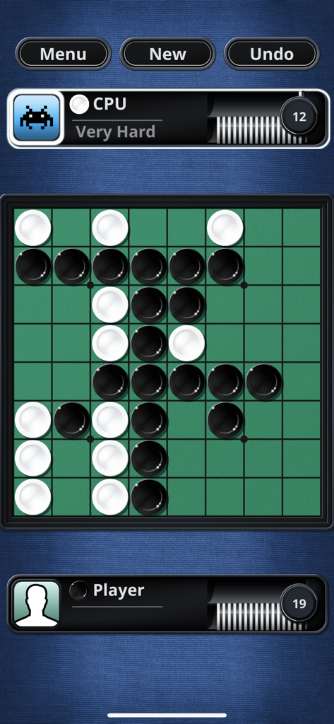 Interfaz del juego de mesa Othello mostrando una partida en curso con discos blancos y negros sobre una cuadrícula verde