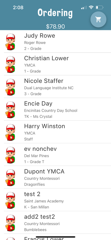 Ecrã de encomenda da aplicação Ki's School Lunches mostrando uma lista de alunos com os seus nomes, escolas e notas