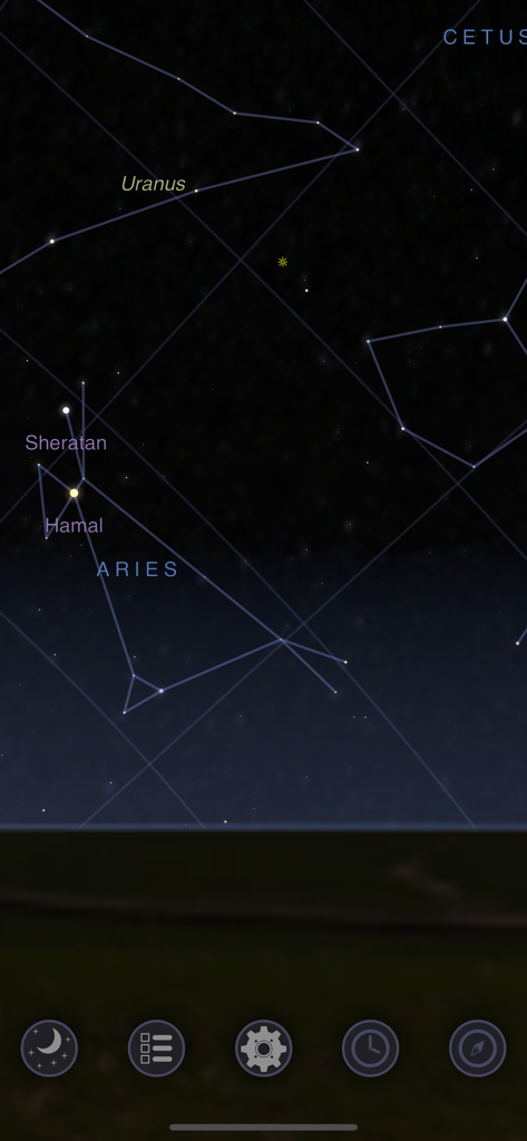 StarMap 3D - StarMap 3Dアプリのスクリーンショット。夜空の星座おひつじ座と惑星天王星を示しています。