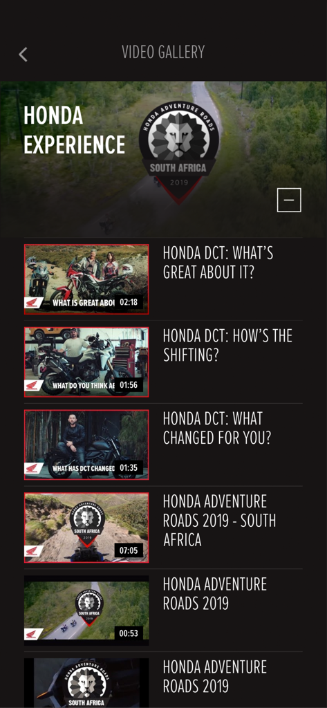 Interfaz de galería de videos que muestra reseñas de motocicletas Honda e historias de aventuras