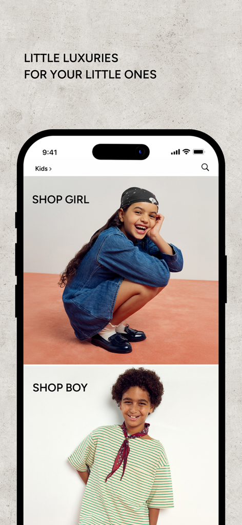 Calçados de designers para crianças no aplicativo de compras Level Shoes.