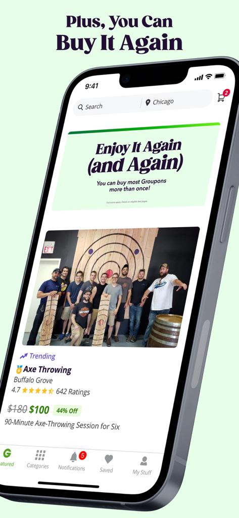 Interfaz de la aplicación Groupon en un iPhone que muestra una oferta local de lanzamiento de hachas con un descuento y un banner de volver a comprar