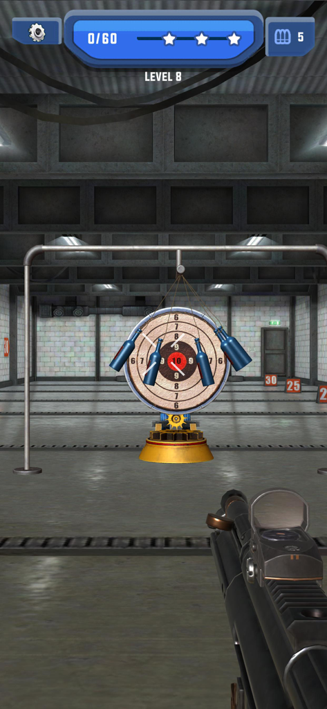 Guns Master - Guns Masterで吊るされたボトルとブルズアイターゲットを狙うプレイヤーの一人称視点。