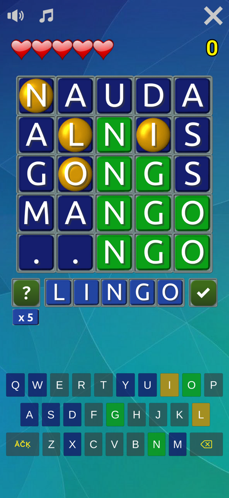 Vecais Labais Lingo - Captura de pantalla del juego de la aplicación Vecais Labais Lingo mostrando un juego de adivinanzas de palabras de cinco letras en letón