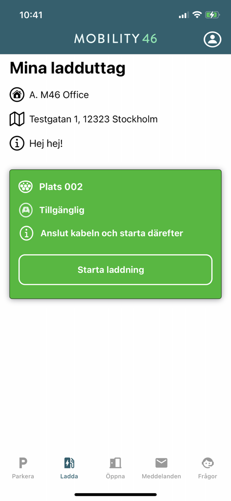 Eine mobile App-Oberfläche mit Details zur Ladestation für Elektrofahrzeuge und einer Schaltfläche zum Starten des Ladevorgangs.