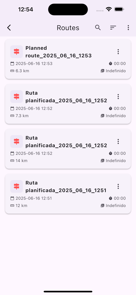 Lista de rutas de navegación planificadas en la aplicación OruxMaps que muestra distancias y fechas