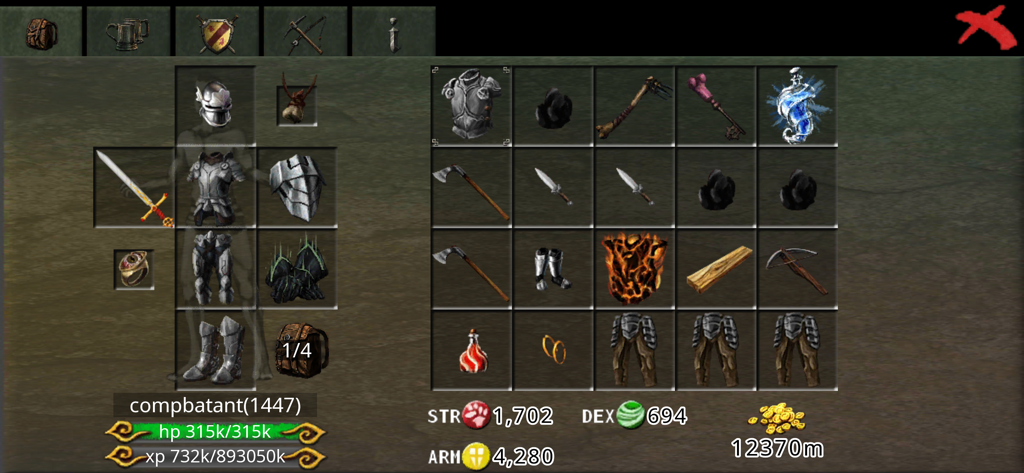 Forgotten Tales - Schermata inventario del personaggio in Forgotten Tales MMORPG che mostra slot equipaggiamento e oggetti in pixel art.