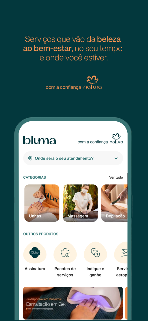 Interfaz de la aplicación móvil Bluma que muestra categorías para servicios de belleza a domicilio como uñas y masajes