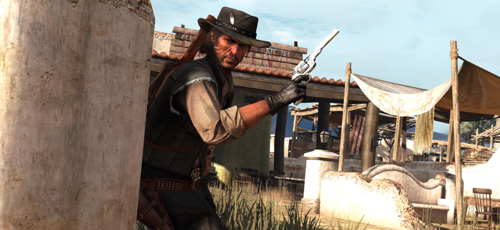 John Marston apuntando un revólver mientras se cubre en un pueblo desértico