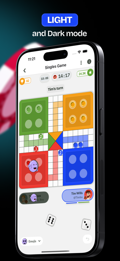 Smartphone exibindo a interface do jogo de tabuleiro Uckers.com no modo claro com jogabilidade ativa.