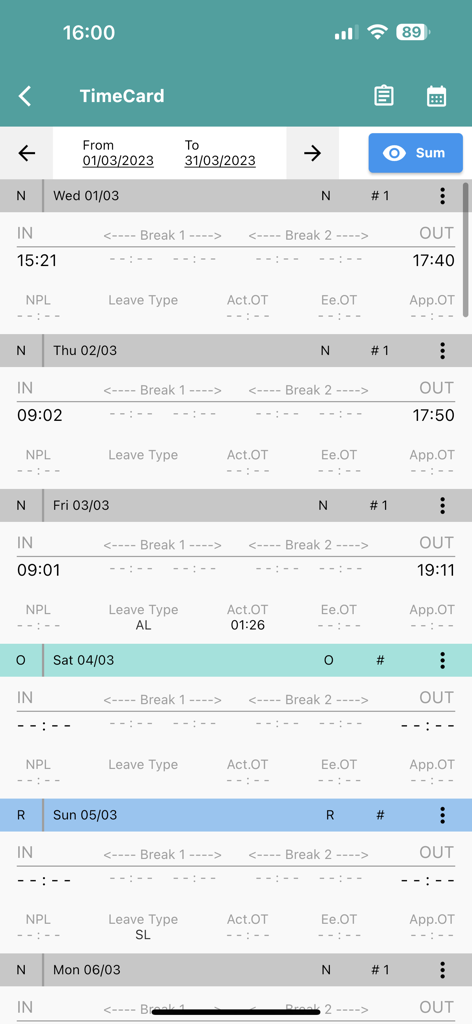Interfaz de la aplicación móvil que muestra una tarjeta de tiempo digital con registros de entrada y salida del empleado
