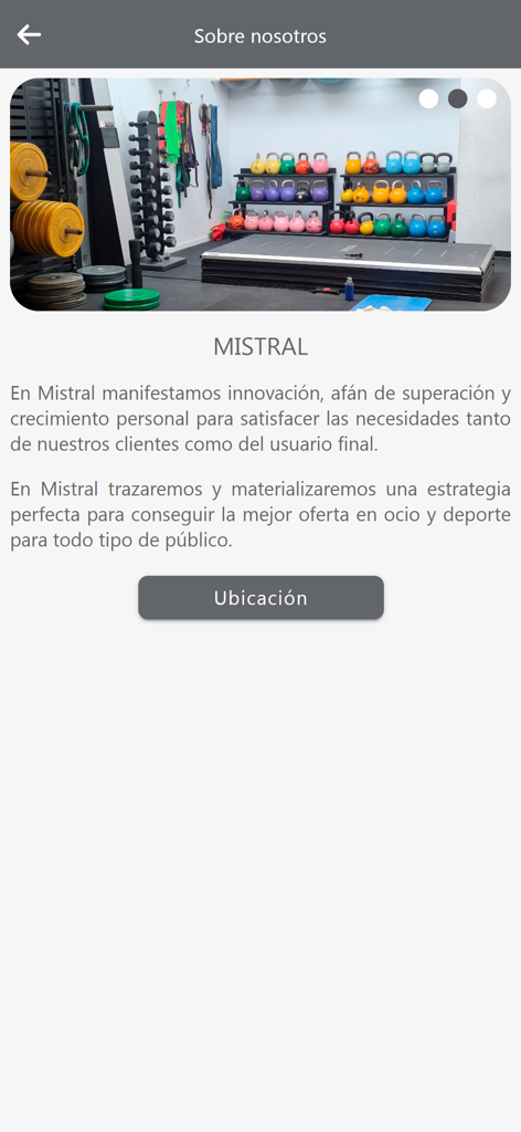 MISTRAL YOU WIND - Pantalla de la aplicación Mistral You Wind mostrando las instalaciones del gimnasio con pesas rusas y mancuernas.