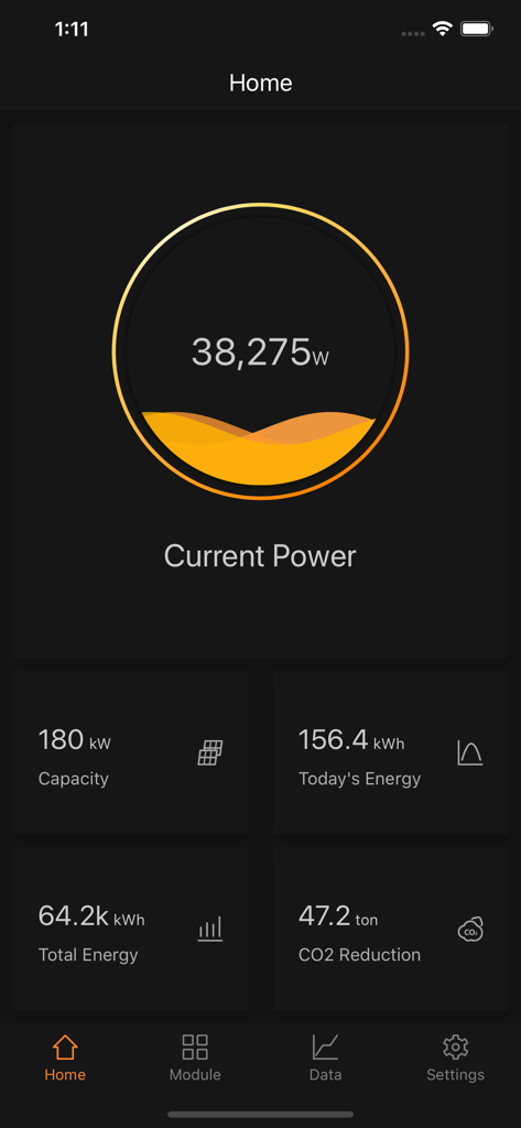 Pantalla de inicio de la App EMA que muestra la producción de energía solar en tiempo real y datos de reducción de CO2
