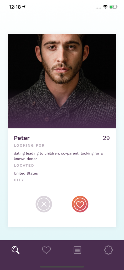 Schermata del profilo utente sull'app Modamily che mostra un uomo di nome Peter alla ricerca di un co-genitore o donatore conosciuto.