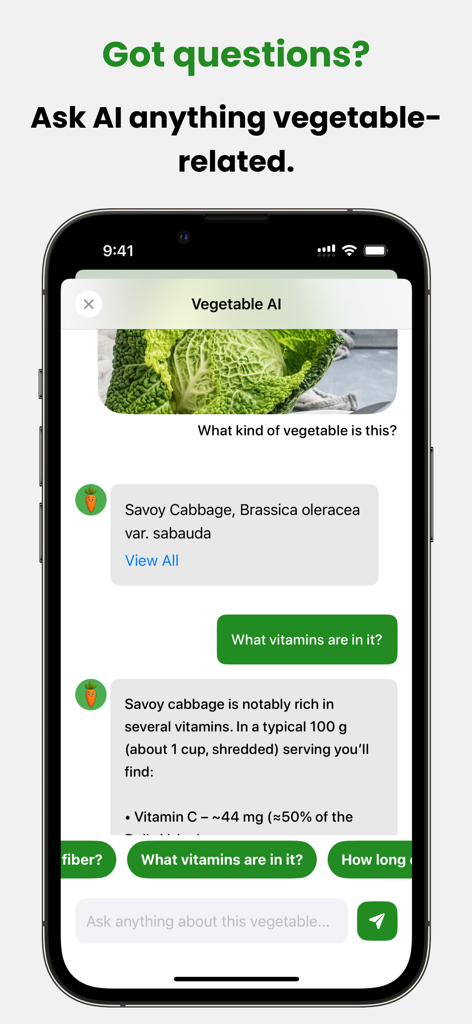 Vegetable Identifier: AI Scan - サボイキャベツを識別し、そのビタミンに関する栄養情報を提供するAIアシスタントとのチャットを表示するスマートフォン。