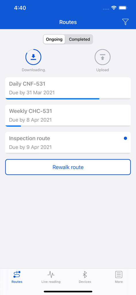 Pantalla de la aplicación SKF ProCollect que muestra rutas de inspección de mantenimiento industrial en curso y el progreso de la inspección.