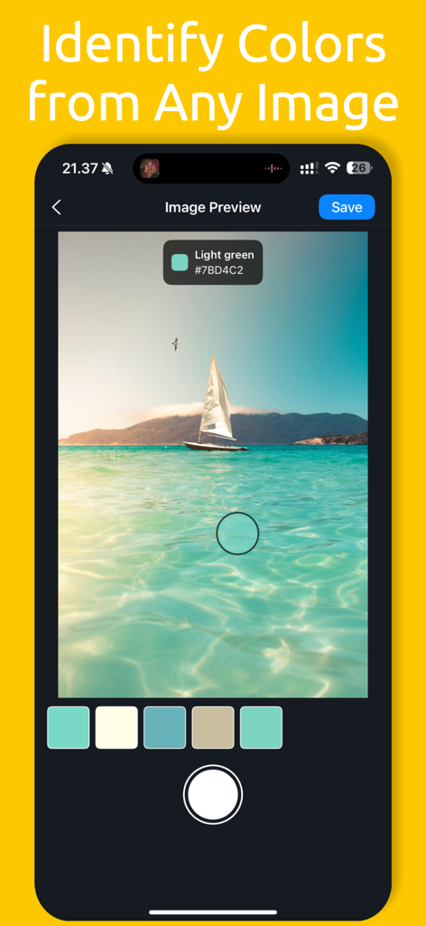Color Identifier・Match Scanner - Una pantalla móvil que muestra la aplicación Color Identifier extrayendo el nombre y el código hex de un color verde claro de una foto de un velero sobre agua turquesa.