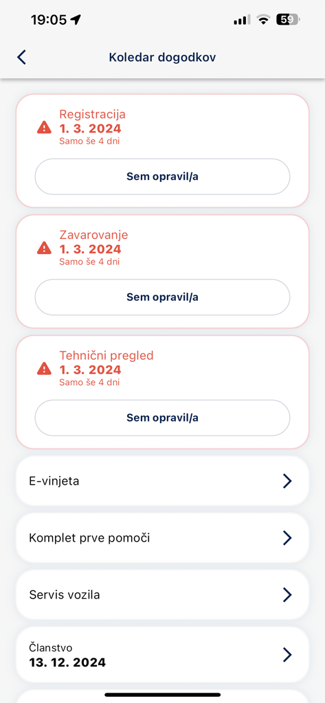 AMZS, prometne informacije - AMZS app event calendar screen showing vehicle registration and insurance reminders