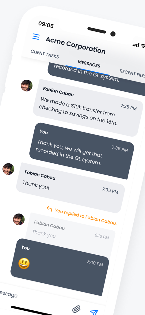 Interface de messagerie sécurisée dans Client Hub montrant une conversation professionnelle entre un comptable et un client
