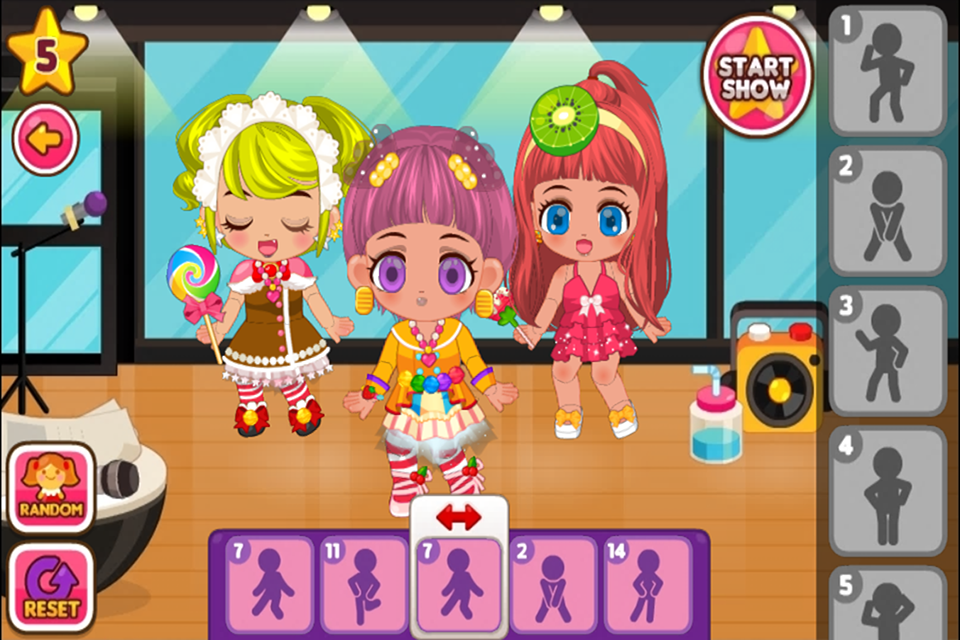 暖暖女生换装游戏：美美公主夏目的杂货店小店 昭和的美丽日记 - Three cute chibi characters on a stage in a colorful dress up game