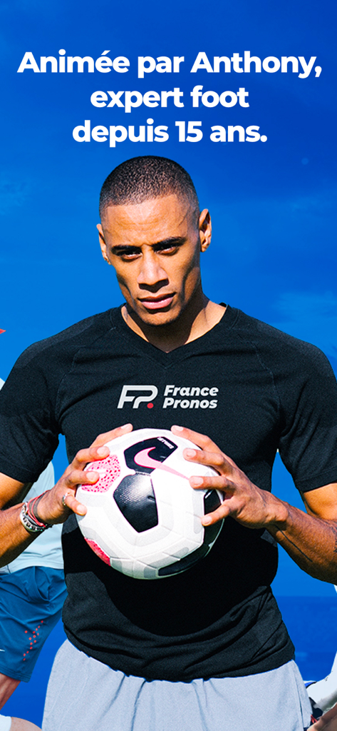 France Pronos - Football expert Anthony holding a soccer ball and wearing a France Pronos t-shirt.