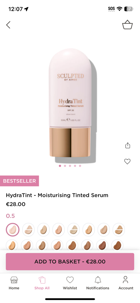 Página de producto de la aplicación móvil para el serum hidratante con color HydraTint de Sculpted by Aimee, mostrando la selección de tonos y el precio.