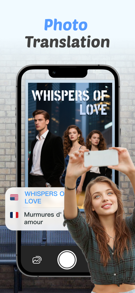 女性がAI Translate Hubモバイルアプリを使用して、カメラで "Whispers of Love" と題されたポスターを英語からフランス語に翻訳している様子