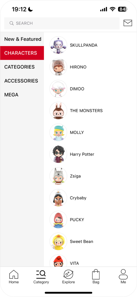POP MART - Pantalla que muestra la categoría de personajes en la app POP MART con íconos de juguetes de arte como Skullpanda y Molly.