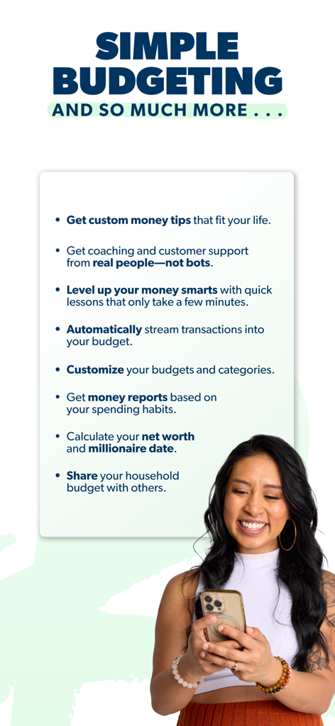 Una lista de características de la aplicación EveryDollar que incluyen consejos de dinero y coaching junto a una mujer usando un smartphone.