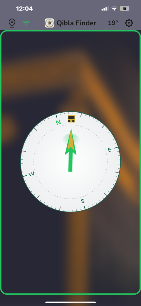 Qibla Finder One - Digital compass in the Qibla Finder One app showing the direction to Mecca with a green arrow