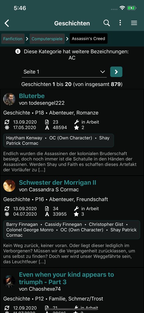 FanFiktion-App-Screenshot, der eine Liste von Assassin's Creed-Fanfiction-Geschichten im Nachtmodus zeigt