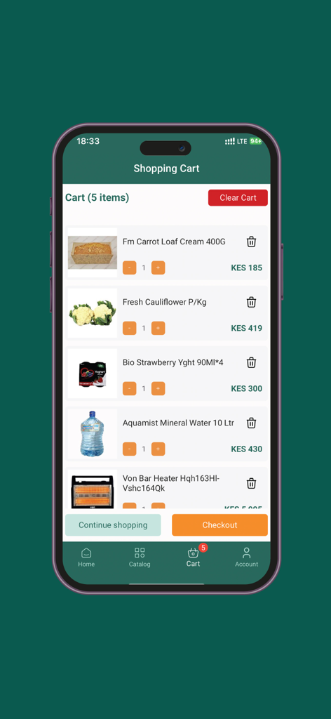 Uma interface móvel mostrando o carrinho de compras Naivas Online com comestíveis como pão, couve-flor e iogurte prontos para checkout