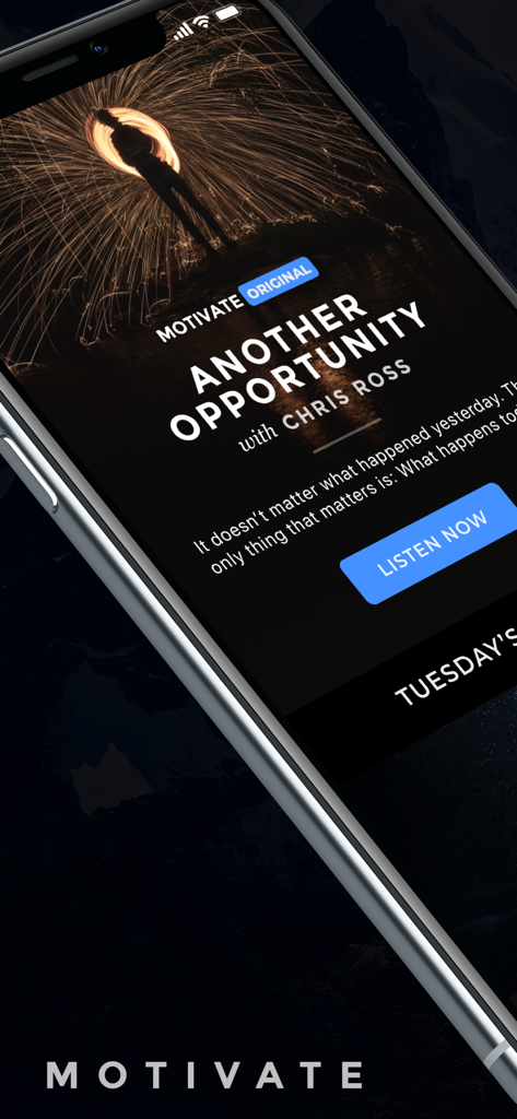 Motivate: Daily Motivation - Schermo di uno smartphone che mostra l'app Motivate con un discorso motivazionale intitolato Another Opportunity di Chris Ross con un pulsante Ascolta Ora