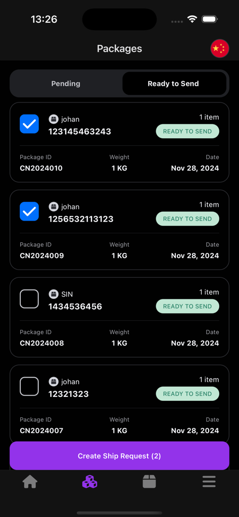Shopme - Parcel forwarding - Shopmeアプリの画面。発送準備完了の荷物と、発送リクエスト作成ボタンが表示されています。