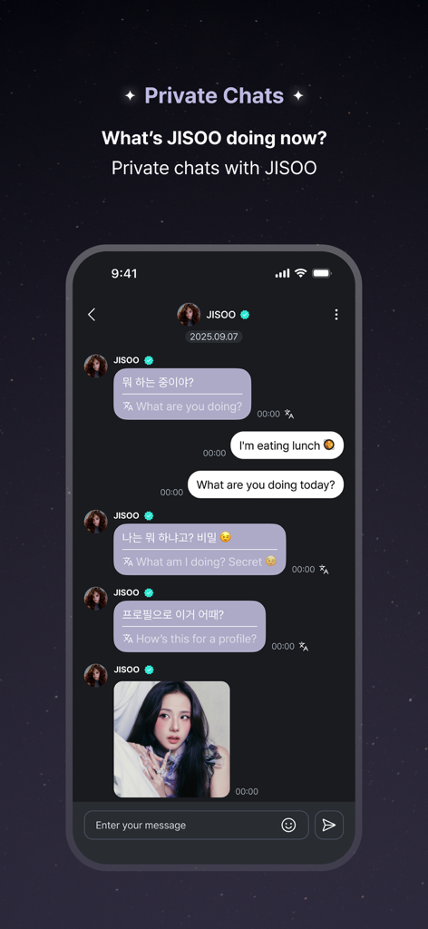 A mobile screen showing the private chat interface of the JISOO app with direct messages and a photo from the artist.