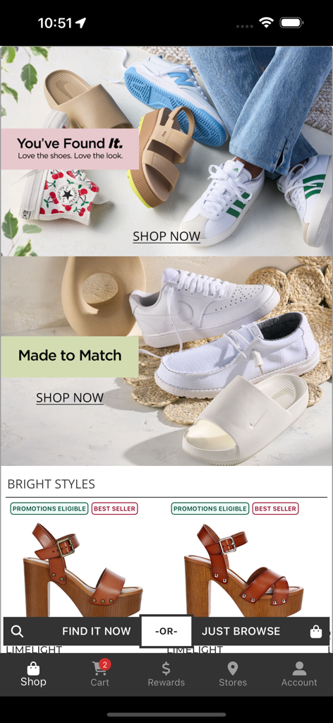 Interface do aplicativo Rack Room Shoes mostrando vários estilos de sapatos e categorias de compras